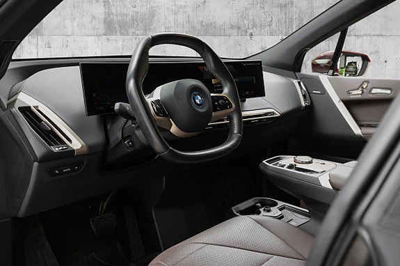 BMW iX 17 of 28