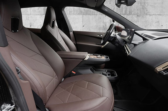 BMW iX 27 of 28