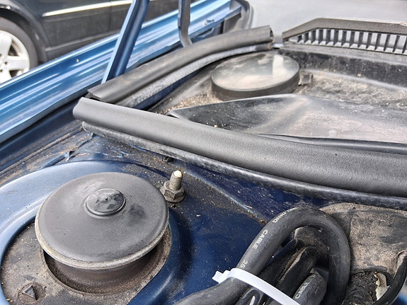 Volvo 460 2 of 5