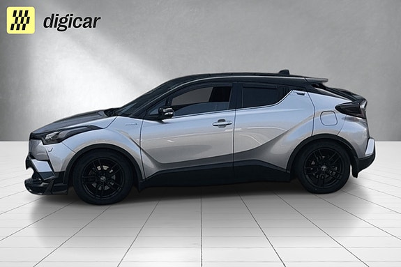 Toyota C-HR 2 of 5