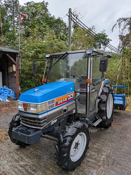 Iseki GEAS 33 4WD med hytte kan leveres med frontlaster – Velholdt japansk kvalitets traktor 2 of 9