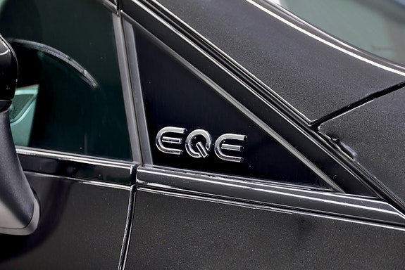 Mercedes-Benz EQE350 SUV 4 of 5