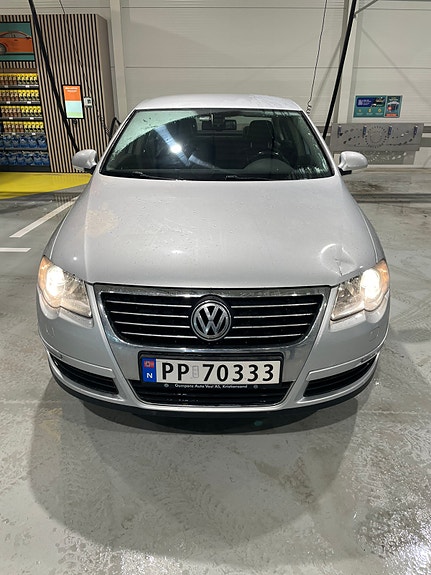 Volkswagen Passat 2 of 5