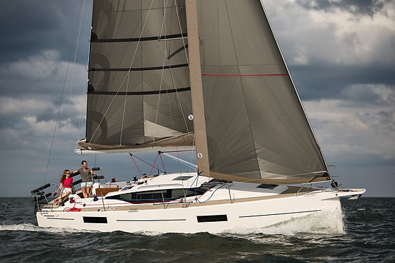 Northman Maxus 35 2 of 5