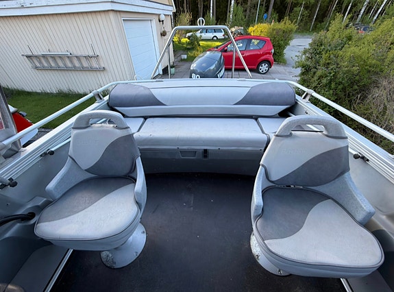 Stabil og lettkjørt Buster XL, leies ut til fiske, utflukter og vannsport. 2 of 5