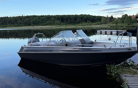 Stabil og lettkjørt Buster XL, leies ut til fiske, utflukter og vannsport. 5 of 5