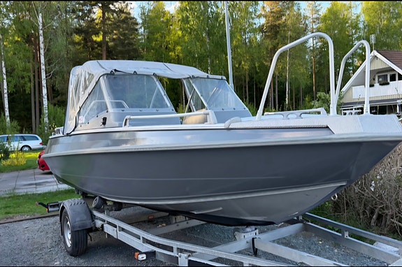 Stabil og lettkjørt Buster XL, leies ut til fiske, utflukter og vannsport. 4 of 5