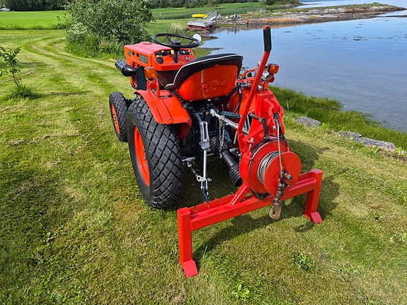 Kubota B7001 2 of 12