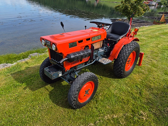 Kubota B7001 5 of 12