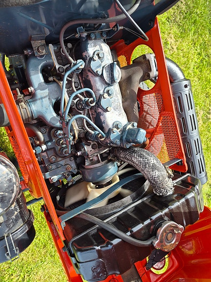 Kubota B7001 9 of 12