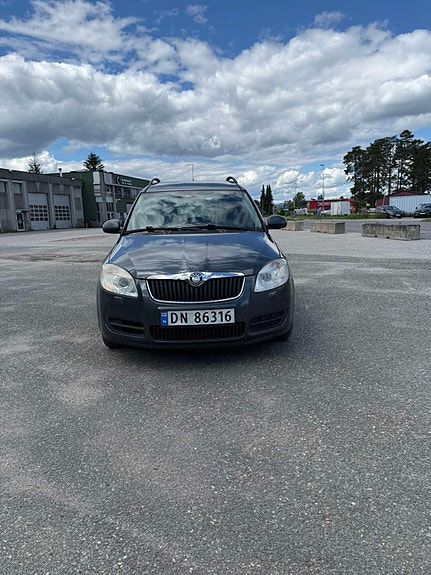 Skoda Roomster 2 of 5