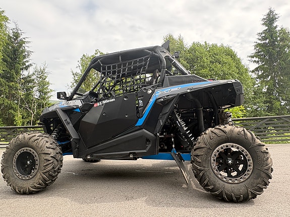 Polaris RZR XP 1000 3 of 5