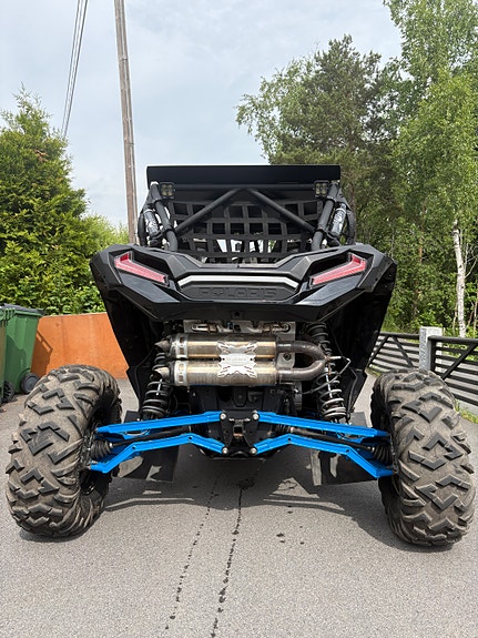 Polaris RZR XP 1000 4 of 5