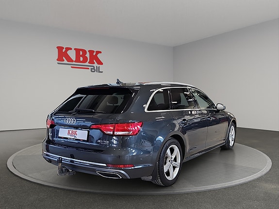 Audi A4 5 of 30