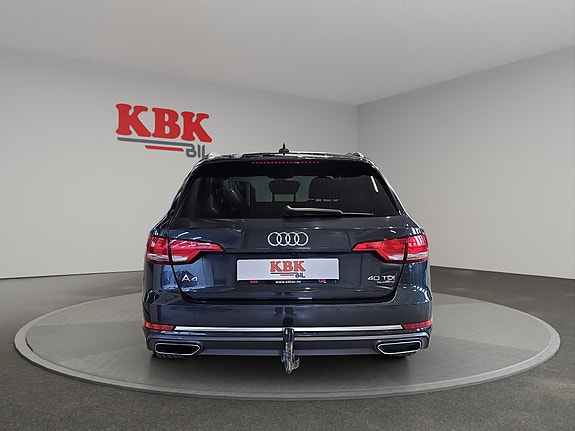 Audi A4 9 of 30
