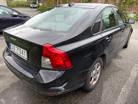 Volvo S40 3 of 5