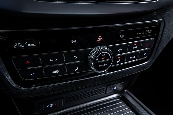 KGM Rexton 24 of 30