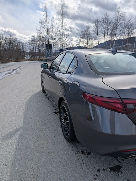 Alfa Romeo Giulia 4 of 5