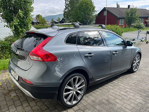 Volvo V40 Cross Country 3 of 5