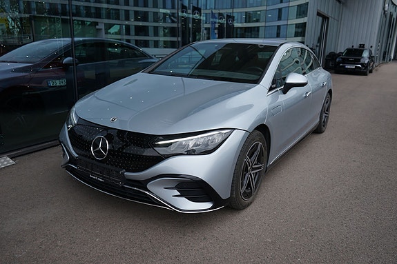 Mercedes-Benz EQE350 3 of 5