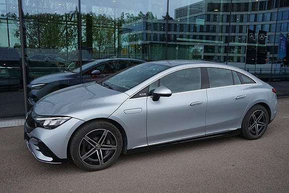 Mercedes-Benz EQE350 4 of 5
