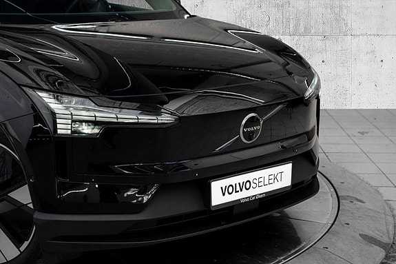 Volvo EX30 2 of 5