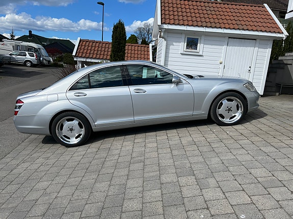 Mercedes-Benz S320 2 of 20