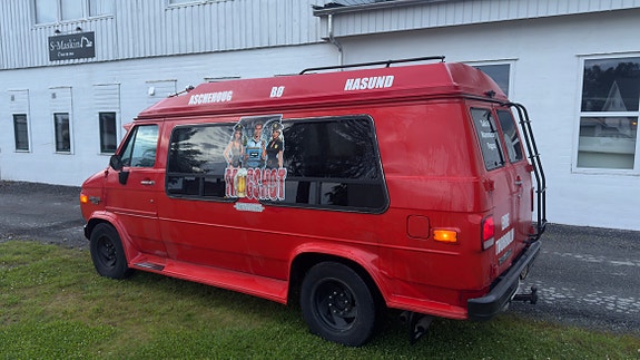 Chevrolet Van 3 of 5