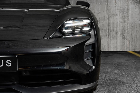 Porsche Taycan Sport Turismo 5 of 5