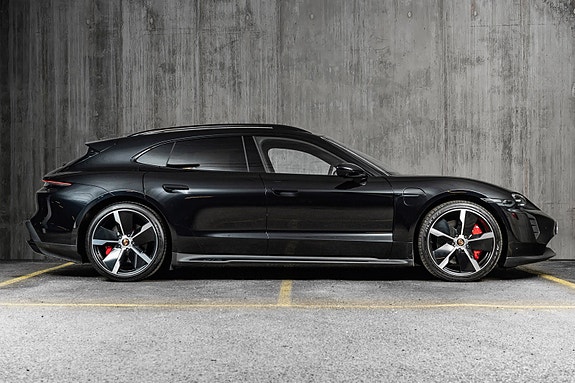 Porsche Taycan Sport Turismo 2 of 5