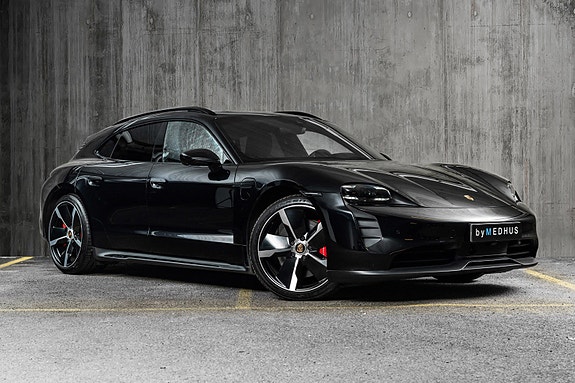 Porsche Taycan Sport Turismo 3 of 5