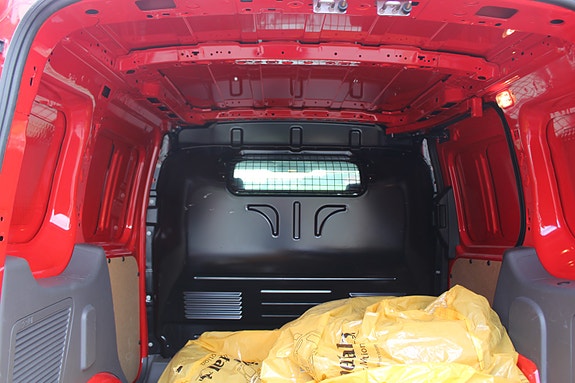 Ford Transit Connect 16 of 30