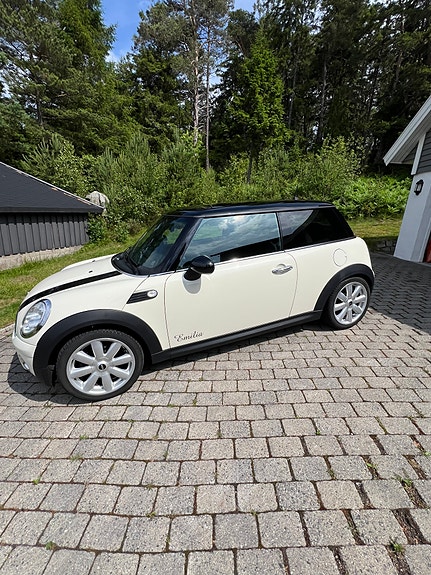 MINI Cooper 2 of 5