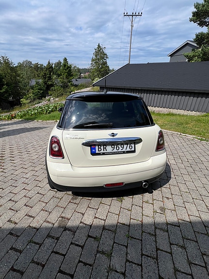 MINI Cooper 4 of 5