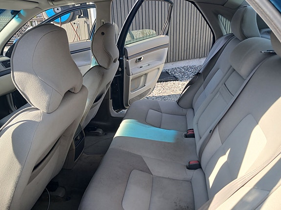 Volvo S80 3 of 5