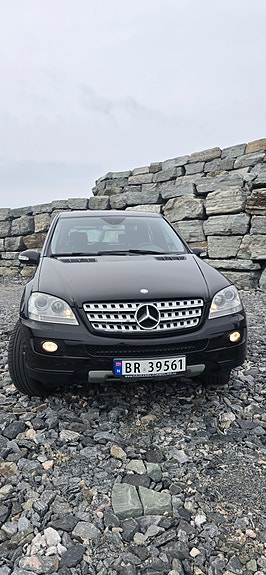 Mercedes-Benz ML320 5 of 5