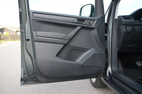 Volkswagen Caddy Maxi 12 of 30