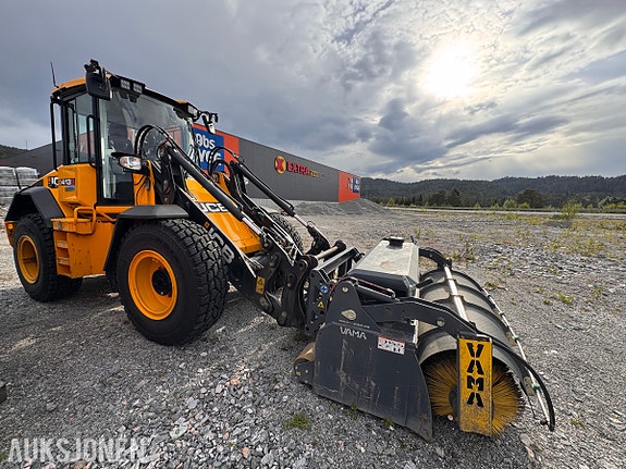JCB 413S S5 Steg V Gått kun 315 timer - Spakstyring - Sentralsmøring - U-Plog - Klappvingeskuffe - Garan 3 of 5