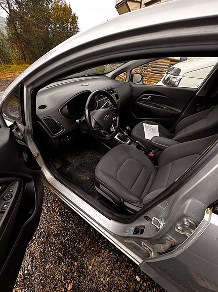 Kia Rio 3 of 6
