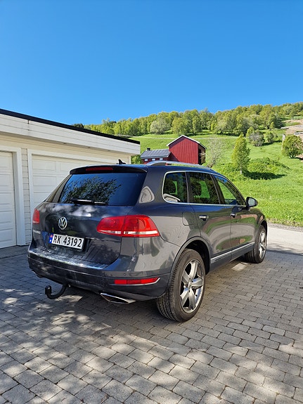 Volkswagen Touareg 3 of 5