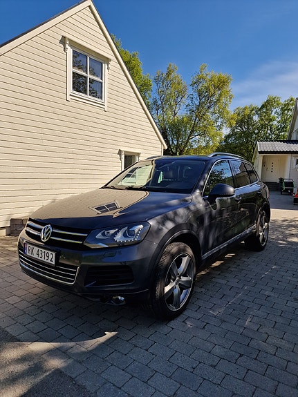 Volkswagen Touareg 2 of 5