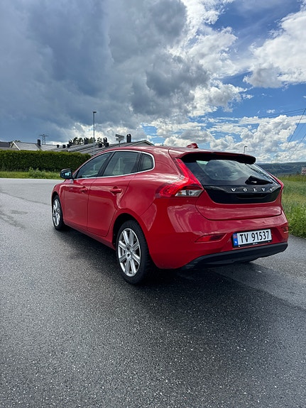 Volvo V40 4 of 5