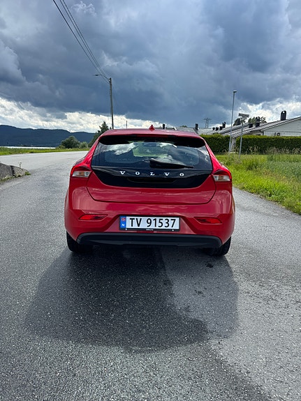 Volvo V40 5 of 5