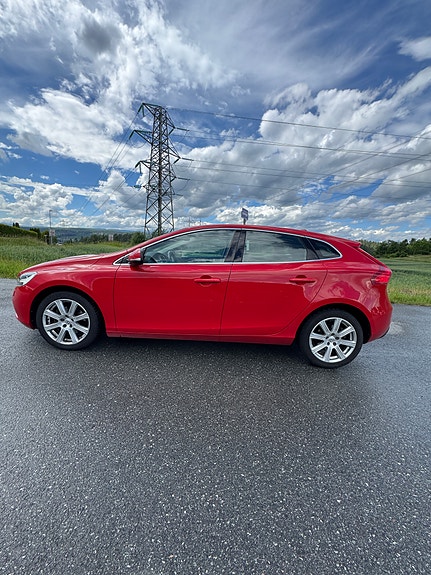 Volvo V40 3 of 5