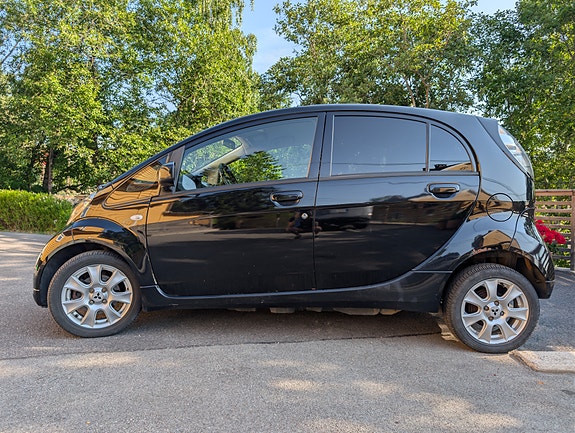 Mitsubishi i-Miev 2 of 13