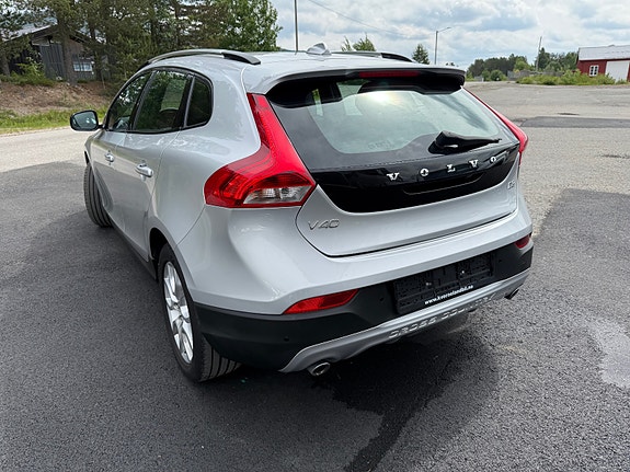 Volvo V40 Cross Country 3 of 5