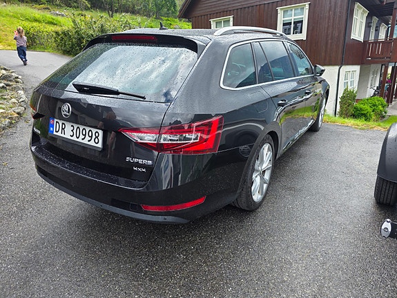 Skoda Superb 2 of 5