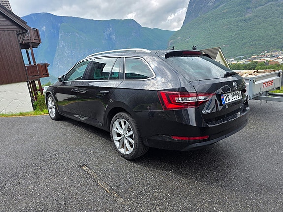 Skoda Superb 3 of 5