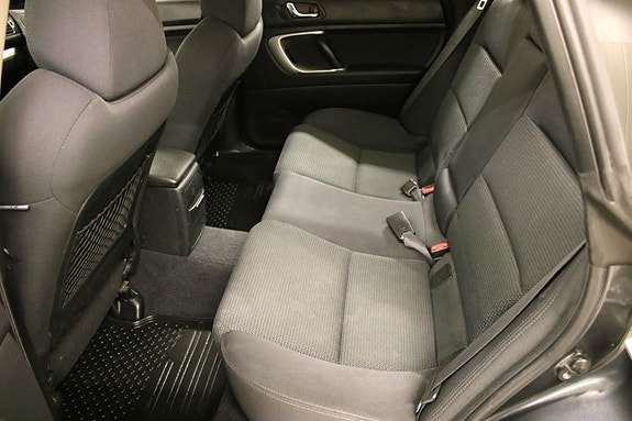 Subaru Legacy 9 of 13