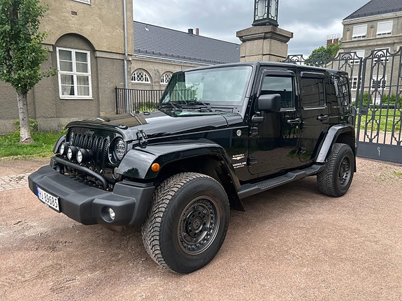 Jeep Wrangler 2 of 5